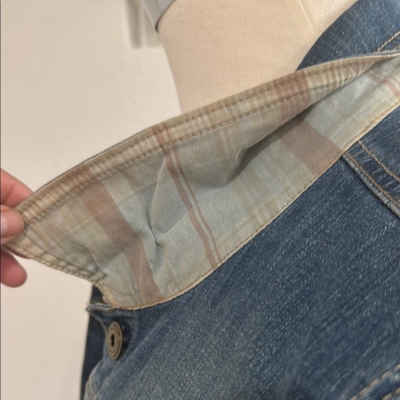 Stylish Denim Jacket with Plaid Collar - Picture 2 of 5